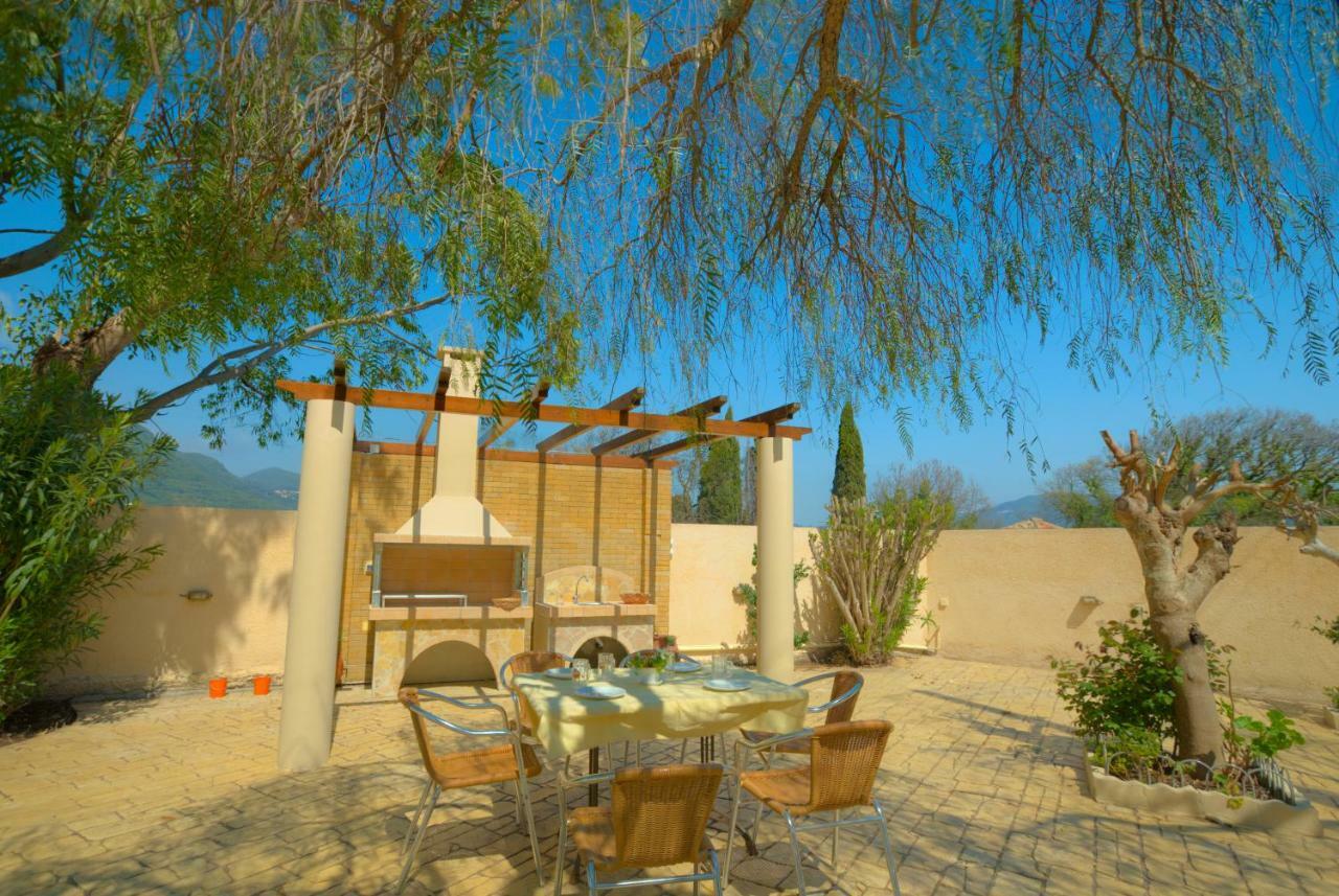 Santalas Villa *